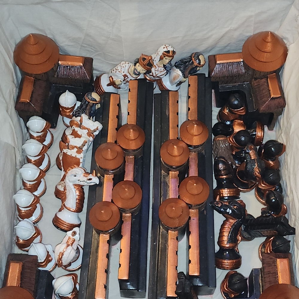 Ceramic Chess set - Picture 5 of 8
